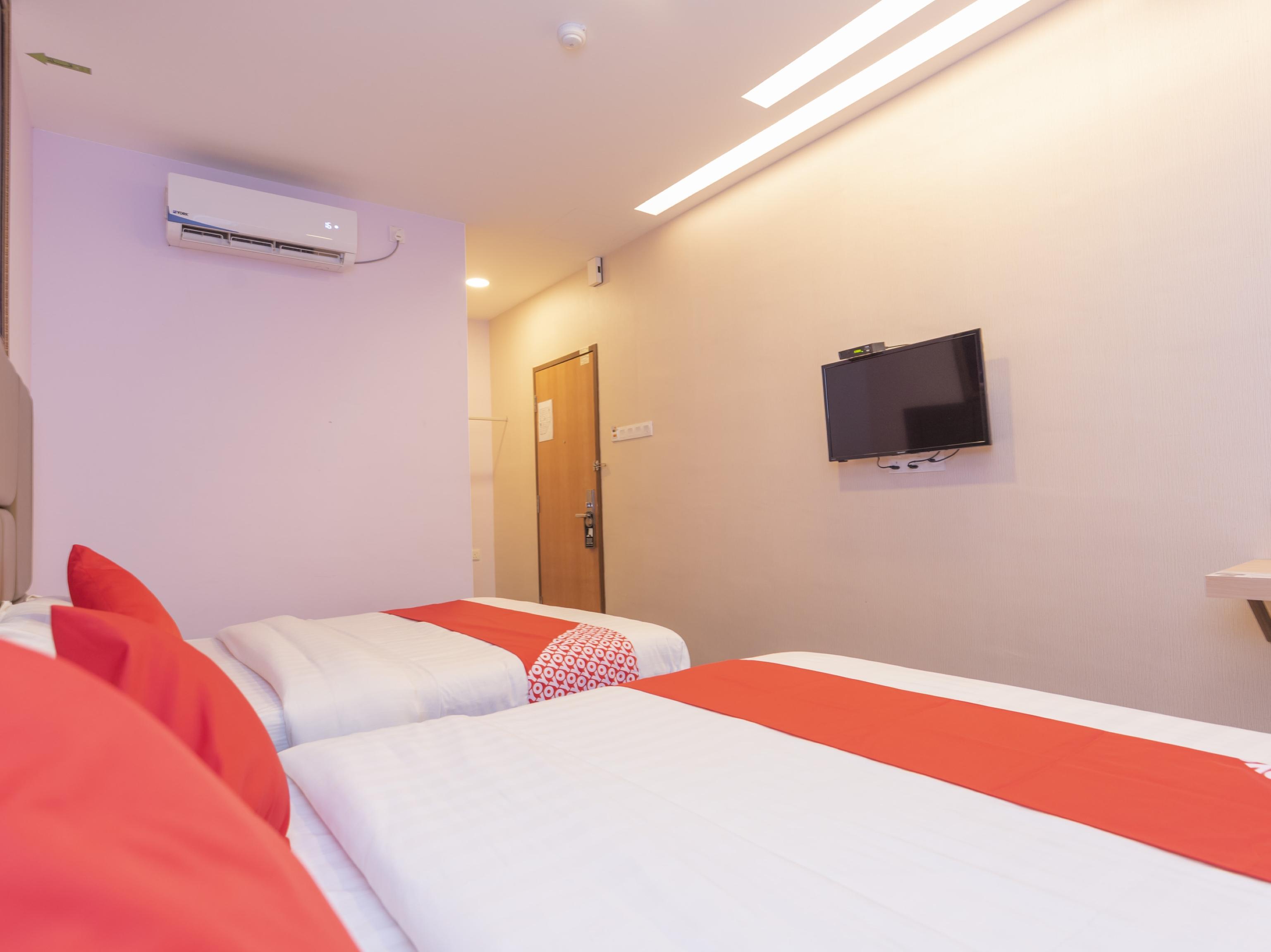 Zenz Hotel Кулай Екстериор снимка