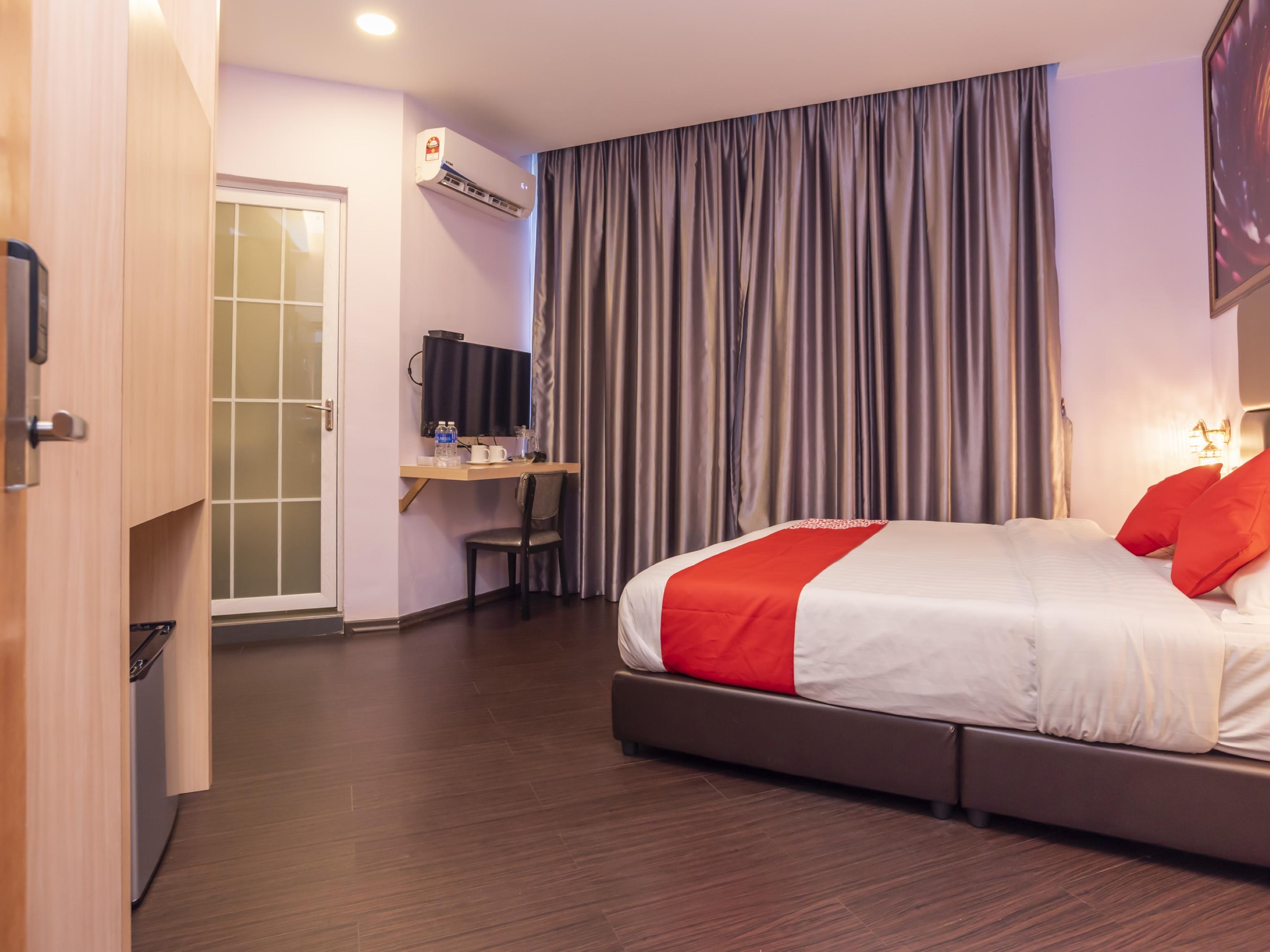 Zenz Hotel Кулай Екстериор снимка