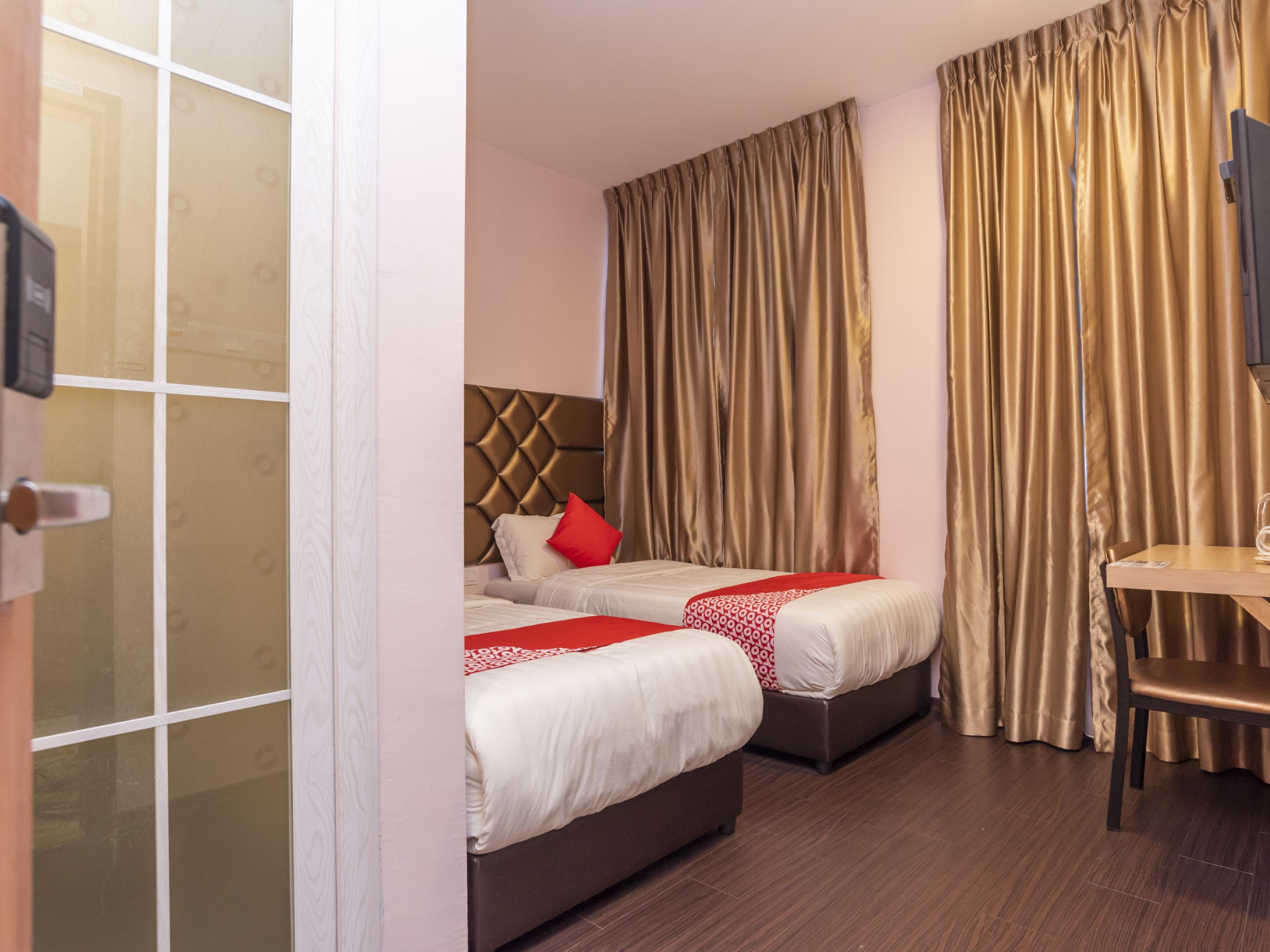 Zenz Hotel Кулай Екстериор снимка