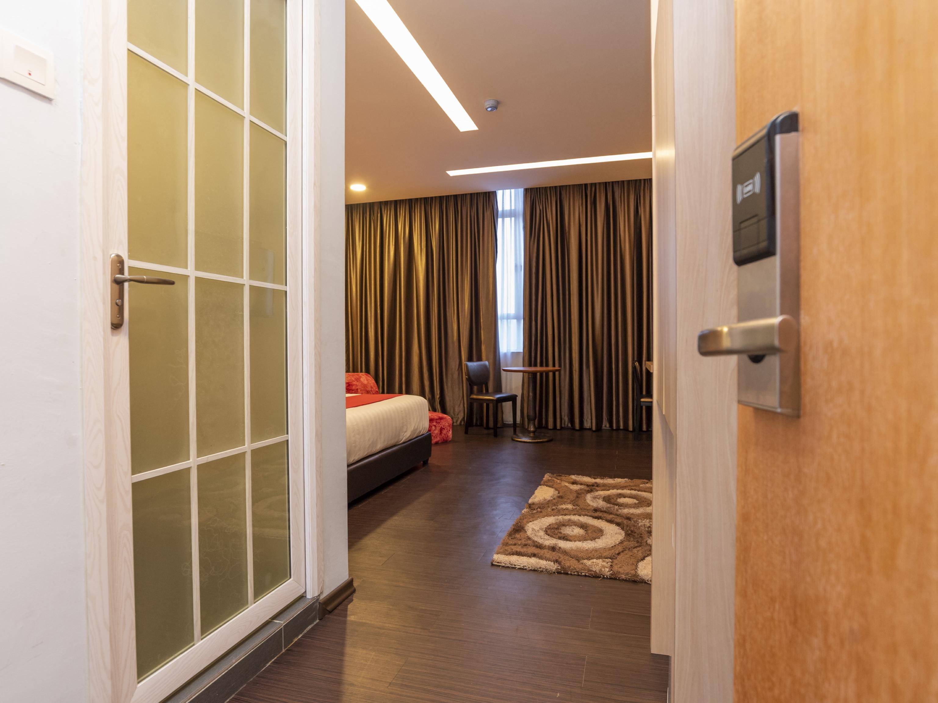 Zenz Hotel Кулай Екстериор снимка