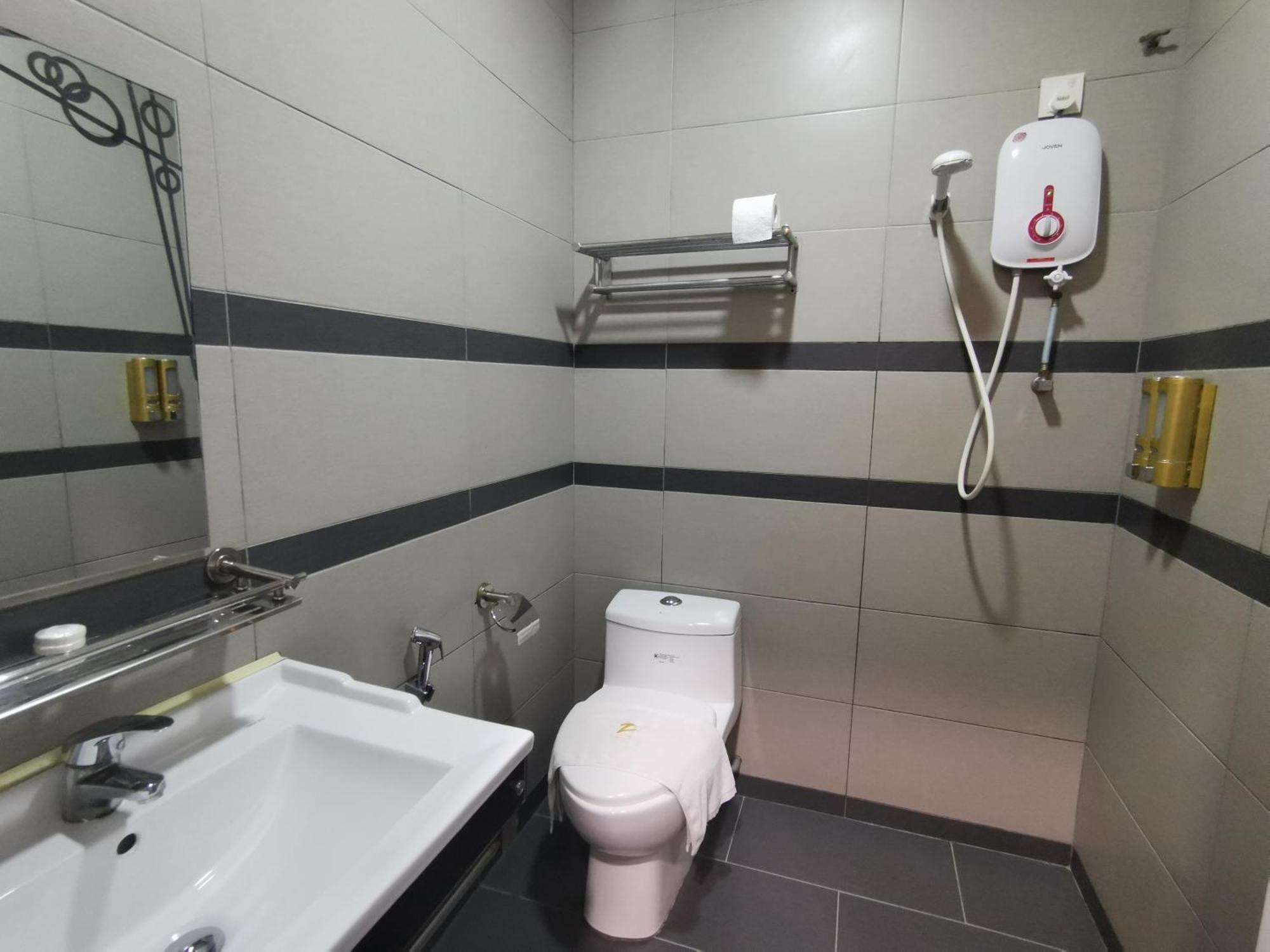 Zenz Hotel Кулай Екстериор снимка