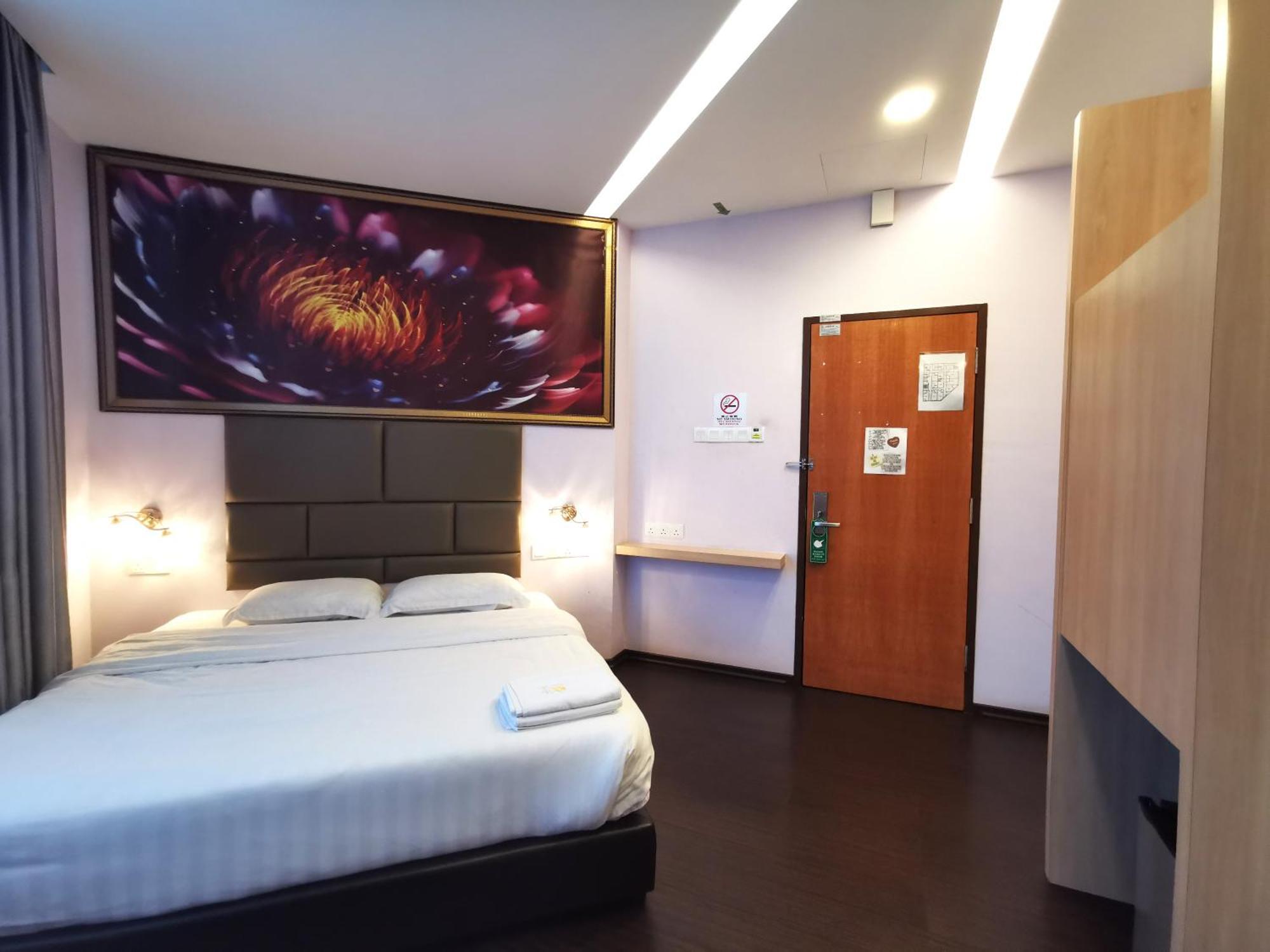 Zenz Hotel Кулай Екстериор снимка