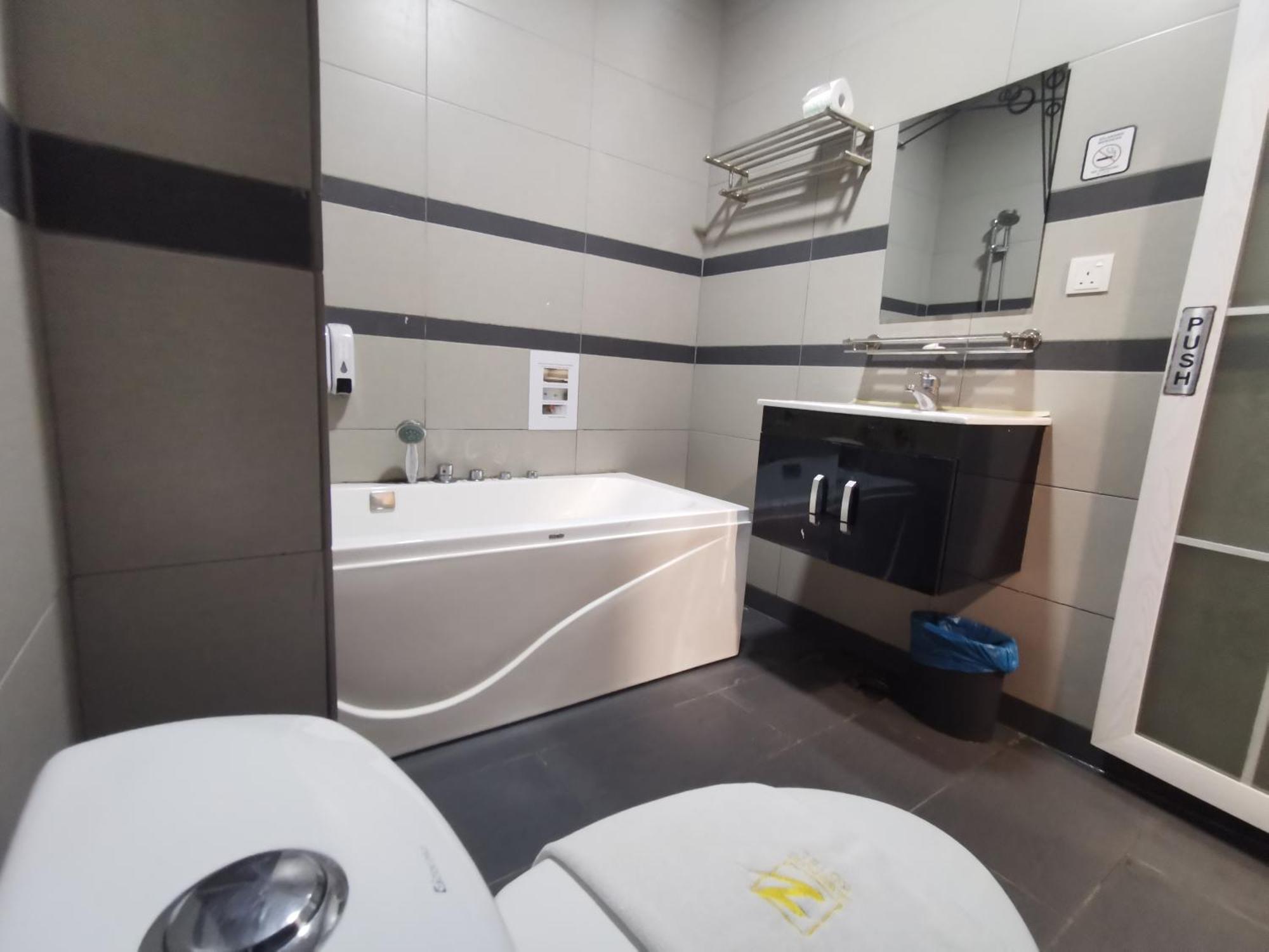 Zenz Hotel Кулай Екстериор снимка